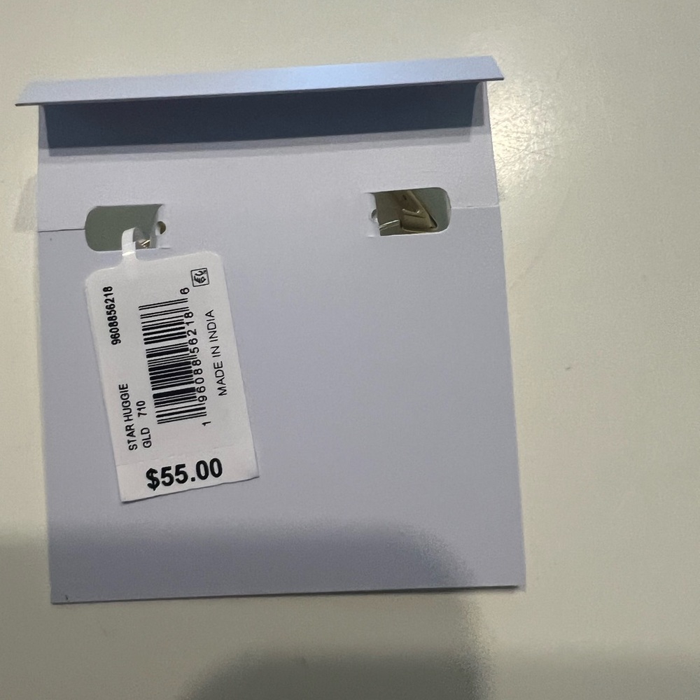 NWT-Kendra Scott Star Huggie Earrings in Gold - Picture 10 of 10